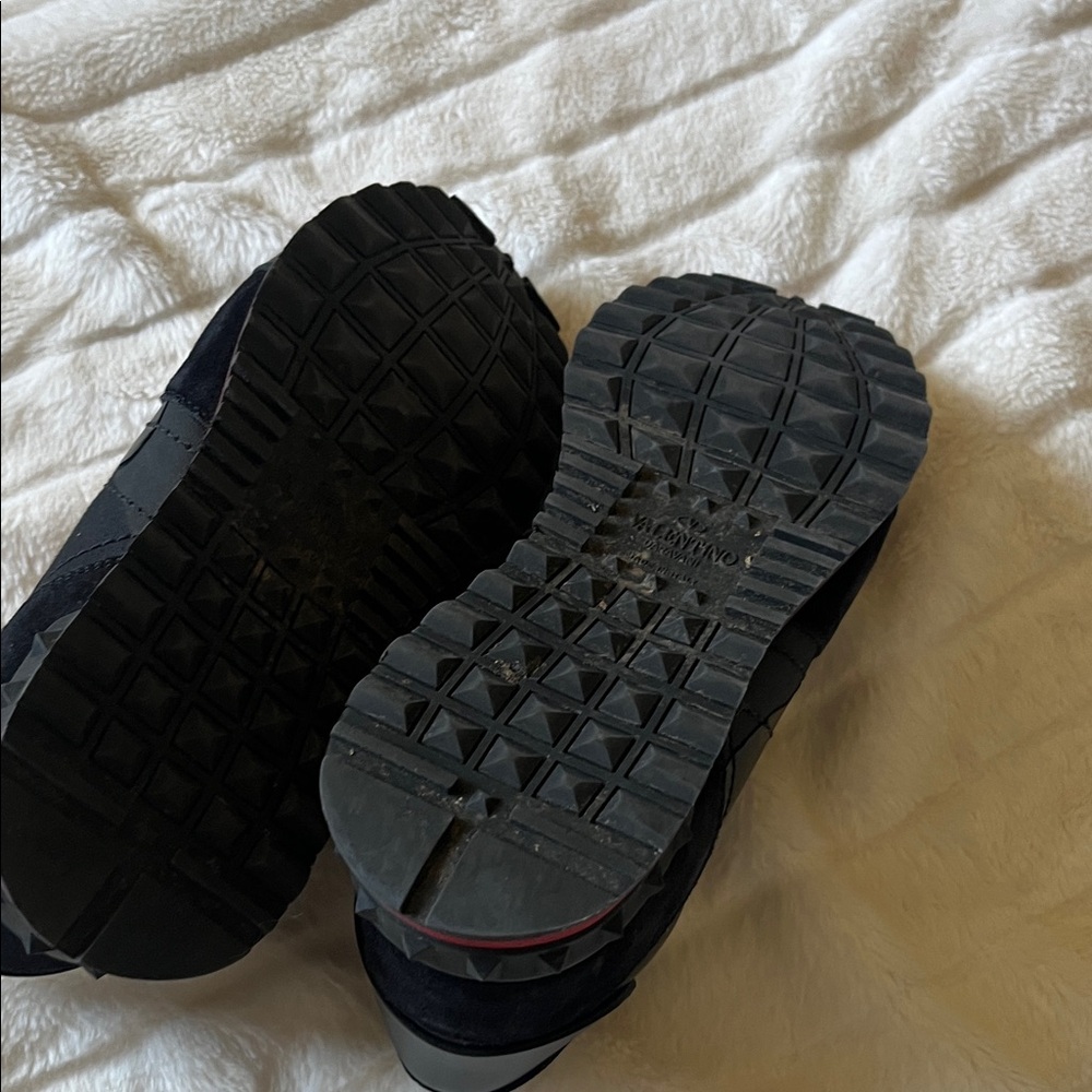 Valentino Garavani Black & Red Camo Rockrunner Sneakers - Picture 12 of 16